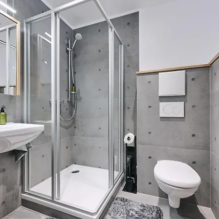 Apartment G17 *